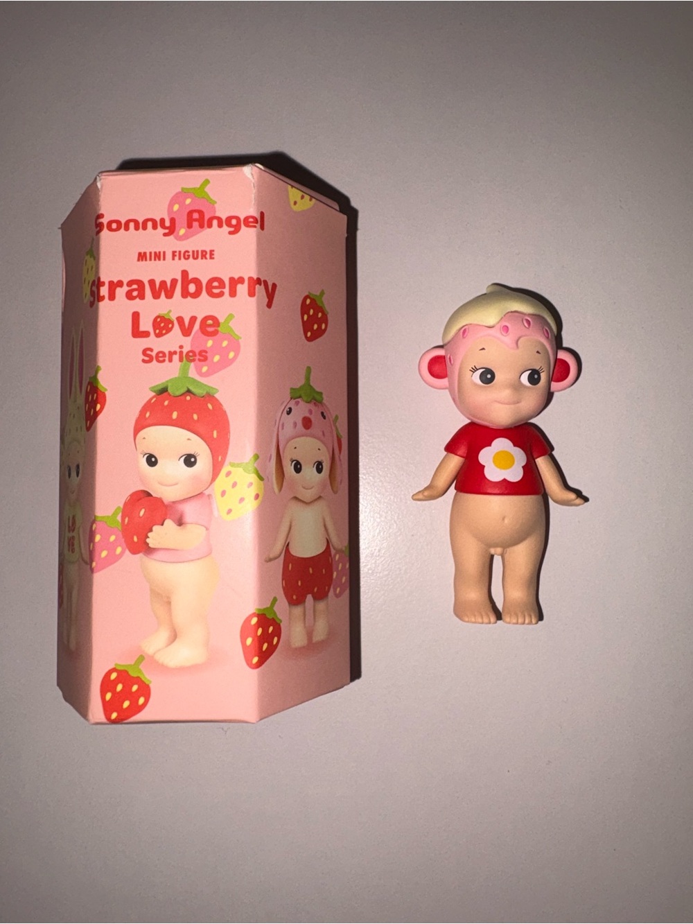 Strawberry love Monkey Sonny Angel